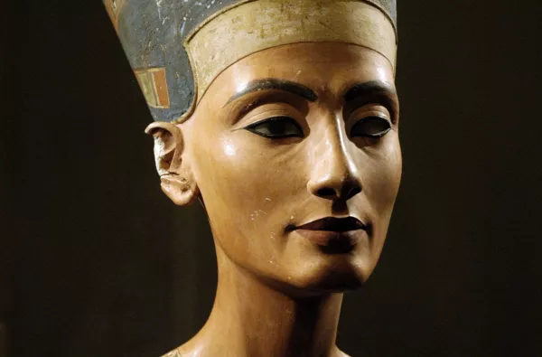 The Nefertiti bust, circa 1351-1334 BC, limestone, painted stucco, Neues Museum, Berlin © akg-images/Album/M. Flynn/Prisma